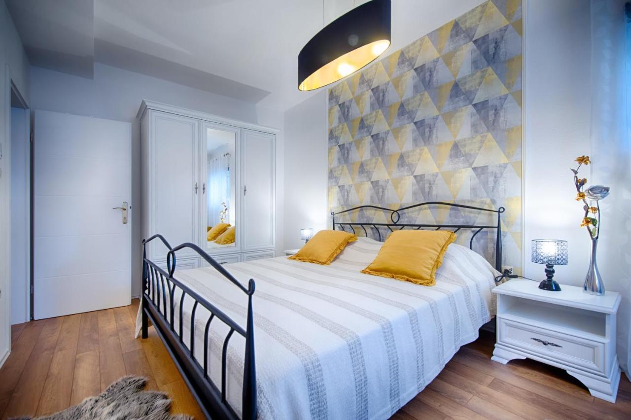 Apartments Dubra Комижа Экстерьер фото
